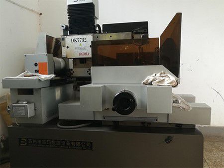Electroerosionadora por hilo alternativo